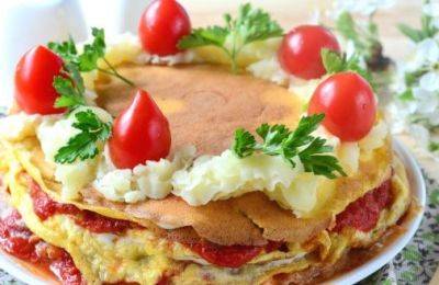 Вы будете сыты аж до вечера: рецепт слоеного омлета с сыром и картофельным пюре на завтрак