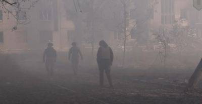 Пытаются окружить: после Бахмута россияне превращают в пепел еще один город