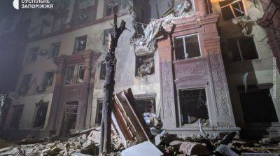 Ракетный удар по Запорожью: фото и видео с места прилета в жилой дом