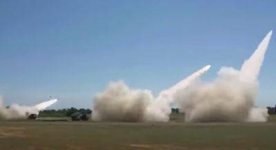 Врагу мало не покажется: ВСУ трощат оккупантов ракетами ATACMS - эпическое видео от Залужного