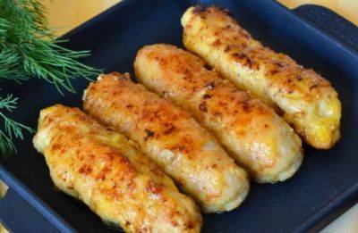 Их разберут прямо со сковородки: рецепт "мясных пальчиков" из куриного филе с сыром