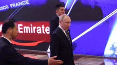 Путин в сопровождении в Китае появился с ядерным чемоданом в Китае