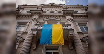 В Вильнюсе четверо иностранцев осквернили украинский флаг