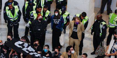 Против поддержки Израиля. Полиция арестовала более 300 протестующих в Капитолии США