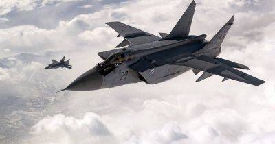 РФ будет патрулировать Черное море носителями "Кинжалов": Воздушные силы Украины отреагировали