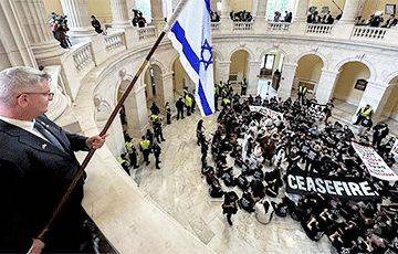 В Вашингтоне протестующие ворвались в здание Капитолия с требованием прекратить огонь по Газе