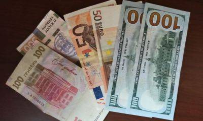 Украинцев хотят заставить отчитываться за покупку валюты: декларация доллара и евро