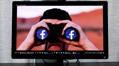 "Это шрам на всю жизнь": экс-модераторы контента Facebook подали в суд