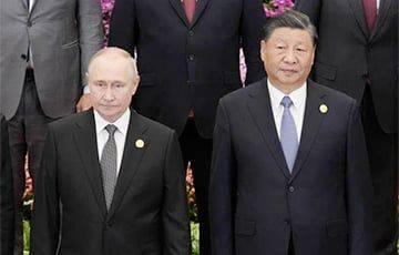 «Дрожащий» язык тела на встрече с Си Цзиньпином доказывает подогрел слухи о болезни Путина