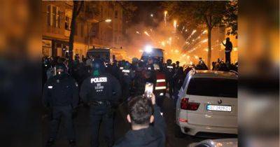В Берлине полицейских забросали камнями во время антиизраильской акции протеста