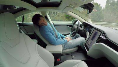 Tesla будет считать зевки водителей, чтобы выдать предупреждение о «чрезмерной сонливости»