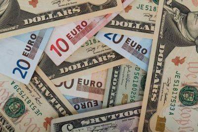 Курс валют на вечер 19 октября: Доллар на межбанке подешевел, евро — подорожал