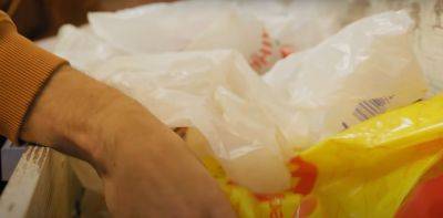 Не выбрасывайте: названы полезные способы повторного использования пластиковых пакетов