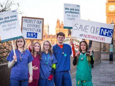 В Великобритании младший врачебный персонал устраивает забастовку: сбой в работе клиник продлится трое суток - unn.com.ua - Украина - Киев - Англия - Великобритания - Протесты