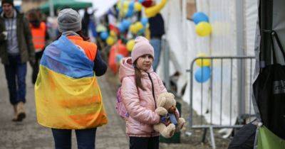 "Без уважительных причин": сколько можно находиться за границей, чтобы не потерять статус ВПЛ