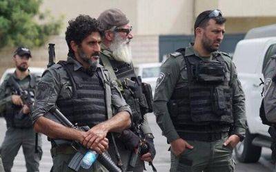 Звезда израильского серала «Фауда» принял участие в реальном полицейском рейде