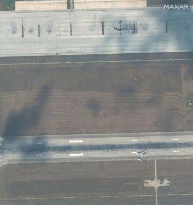 "А про тени "гении" забыли": Россияне начали рисовать ТУ-95 на своих аэродромах - фото