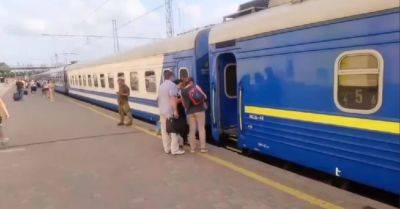 Проводник "Укрзализныци" отметился неадекватным поведением, пассажирка выдала детали: "Такого не должно быть сейчас"