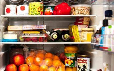 Эту ошибку совершают почти все хозяйки: названы 7 вещей, которые нельзя хранить в холодильнике