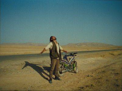 Культовый музыкант DJ Shadow снял клип о приключениях мотоциклиста в Узбекистане