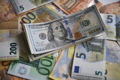 Курс евро на Мосбирже упал ниже 101 рубля на торгаз 20 октября