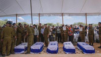 Новая драма: жертв резни ХАМАСа хоронят во временных могилах - vesty.co.il - Израиль