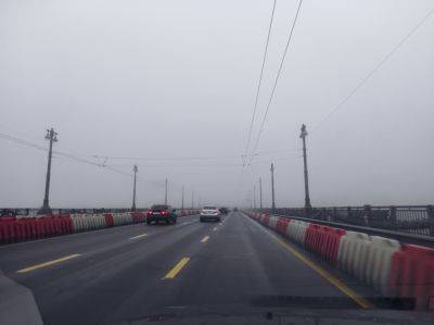 Туман в Киеве - с моста Патона почти не видно второй берег - фото и видео