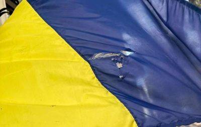 В центре Одессы парень порвал флаг Украины - korrespondent.net - Украина - Вильнюс - Одесса - Днепропетровская обл.