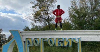Из Харькова в Дрогобыч: волонтер преодолел 1091 км на велосипеде ради помощи ВСУ (видео)
