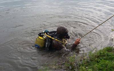 Под Киевом опрокинулась лодка с рыбаками