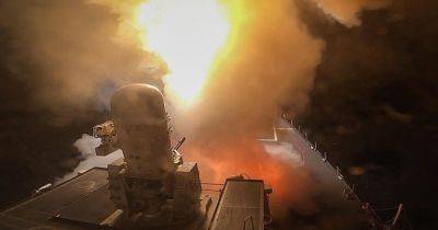 Залпы ракет RIM-66M: эсминец USS Carney перехватил летевшие на Израиль дроны (фото)