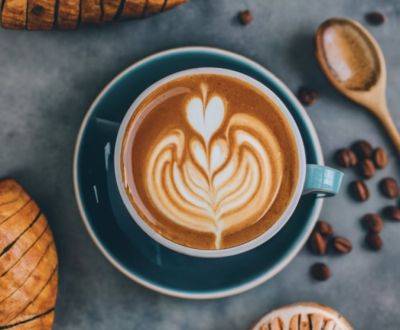 Кофе и великие умы: истории знаменитых кофеманов