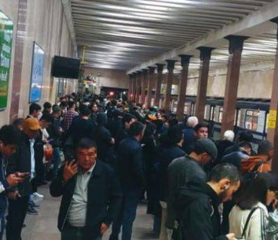 Очередной сбой в ташкентском метро. Состав застрял на Юнусабадской линии больше, чем на полчаса. Видео