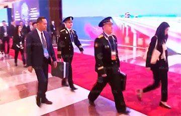 Украинская разведка рассказала, что за чемодан взял с собой Путин в Китай
