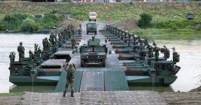 Готовятся к форсированию Днепра: бойцы ВСУ проходят учения на амфибиях M3 Amphibious Rig (видео)