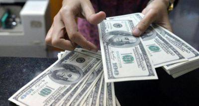 Доллар крепко шатает: обменки и банки обновили курс валют на воскресенье, 22 октября