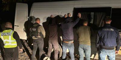 В Черновицкой области депутат с сообщником организовали незаконную переправку мужчин через границу