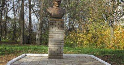 В России памятники Сталину начали ставить в детских парках (ФОТО)