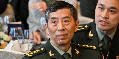 В Китае уволили с должности министра обороны Ли Шанфу, который внезапно исчез месяц назад и вероятно подозревался в коррупции