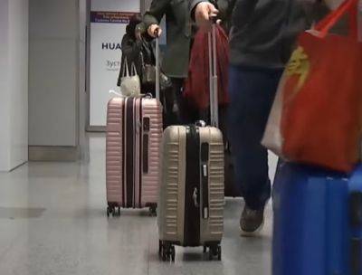 Придется паковать чемоданы: украинцам за границей хотят мощно урезать помощь