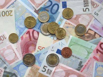 Курс валют на вечер 24 октября: Евро на межбанке подешевел на 27 копеек