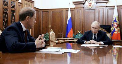 Кремль опубликовал свежие снимки с Путиным после слухов о "проблемах со здоровьем" (фото)