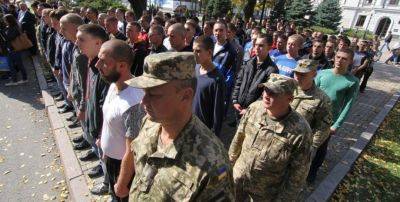 Проверки мужчин сотрудниками ТЦК - видео из Черновцов и реакция военкомата