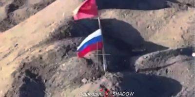 Россияне установили свои флаги на авдеевском терриконе, но украинский дрон их уже уничтожил — видео
