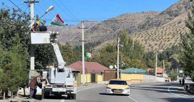 В Варзобском районе началось освещение автодороги «Душанбе – Чанак» и населённых пунктов