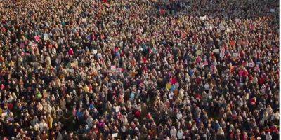 В Исландии прошел крупнейший за полвека митинг женщин против неравенства. К нему присоединилась премьер-министр