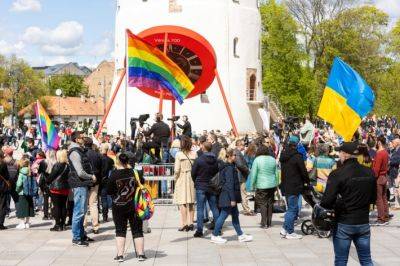 Правительство рассмотрит предложение не запрещать рассказывать об ЛГБТ несовершеннолетним - obzor.lt - Литва - Запрет