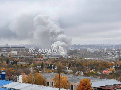 В Харькове — масштабный пожар на рынке: горит около 14 павильонов