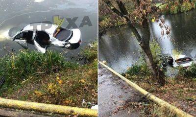На Вінниччині у річці потонула автівка