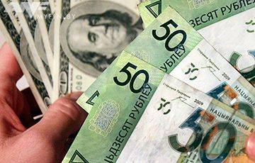 В Беларуси сохраняются трудности при обмене долларов и евро
